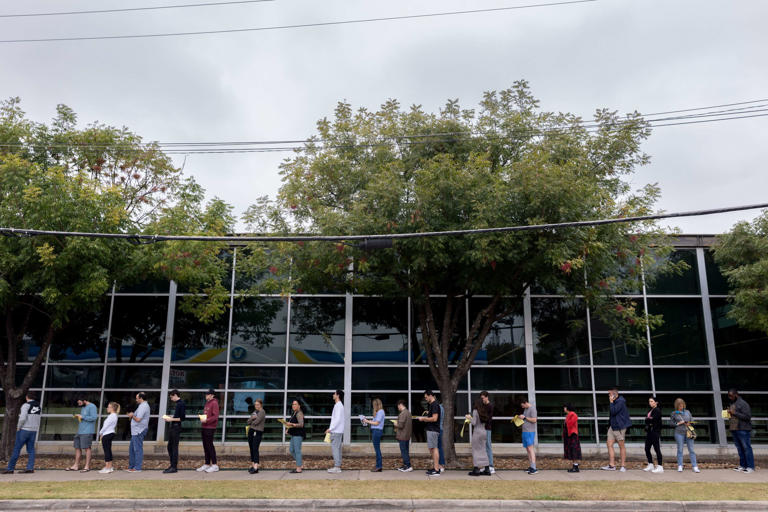 Thousands of Dallas and Collin County voters cast ballots in final day