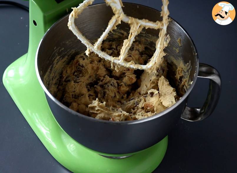 Cookies xxl haselnüsse, milchschokolade und pralinen