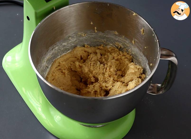 Cookies xxl haselnüsse, milchschokolade und pralinen
