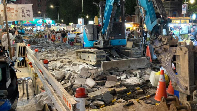 遊客親自走訪寧夏夜市，發現右半邊仍在整修。（圖／翻攝自寧夏夜市臉書）