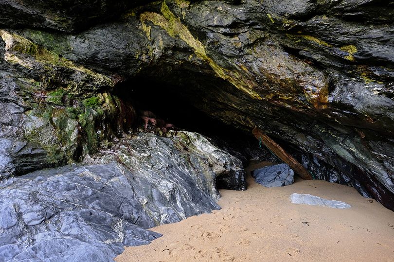 inside-cornwall-caves-including-one-that-has-to-be-seen-to-be-believed