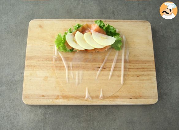 Frühlingsrollen mit geräuchertem lachs und apfel