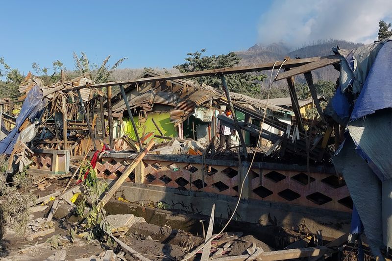 Indonesia's Mount Lewotobi Laki-laki Volcano Erupts, Killing 10 People