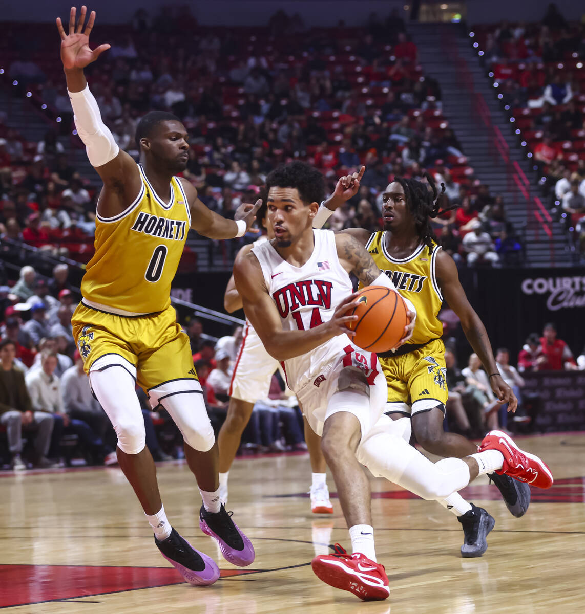 Thomas Bear Key UNLV Men S Basketball To Win In Season Opener   AA1twMVA.img