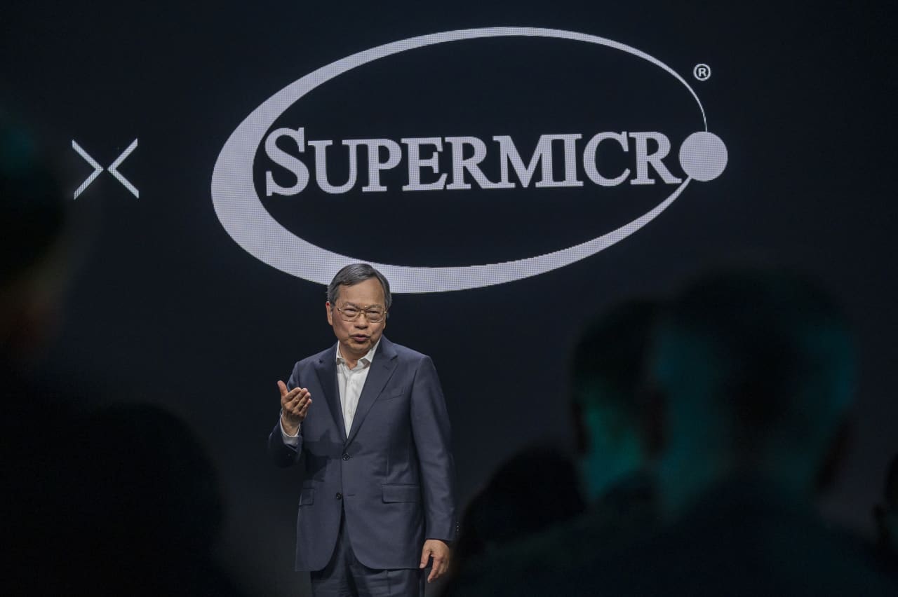 Super Micro Stock Tumbles After Business Update. There Was No Full-Year ...