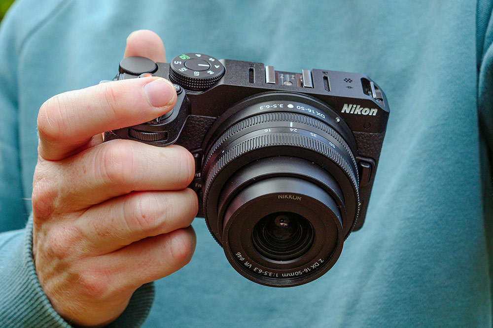 Save money on this mirrorless camera with lens – it’s a small wonder ...