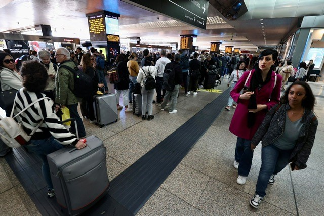 Sciopero dei treni a Termini. Ritardi e cancellazioni, passeggeri nel ...