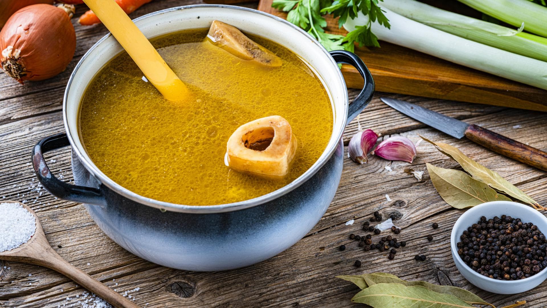 Ist Knochenbrühe gesund?