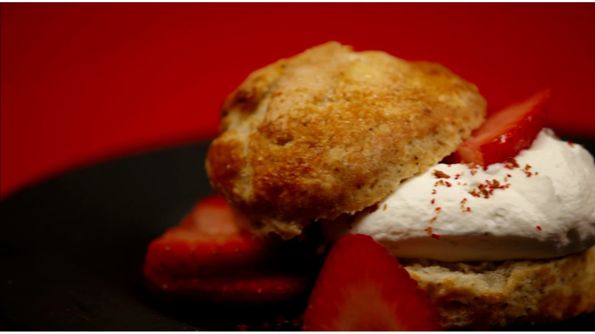 Erdbeer-Shortcake mit Pfefferkörnern