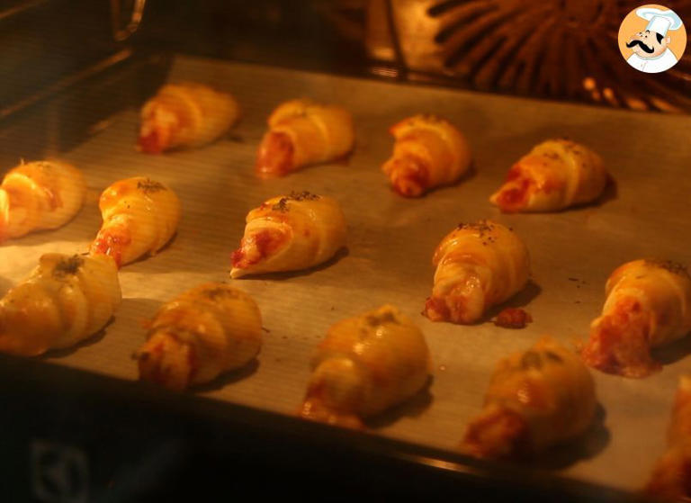 Mini pizza croissant ham & cheese - video recipe!