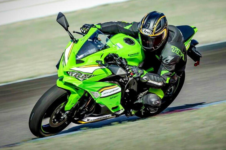 Kawasaki Ninja ZX-4RR gets new colour, price hiked by Rs 32,000 Kawasaki Ninja ZX-4RR gets new colour, price hiked by Rs 32,000