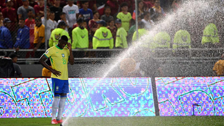 Jogo ficou paralisado por alguns minutos | FEDERICO PARRA/GettyImages