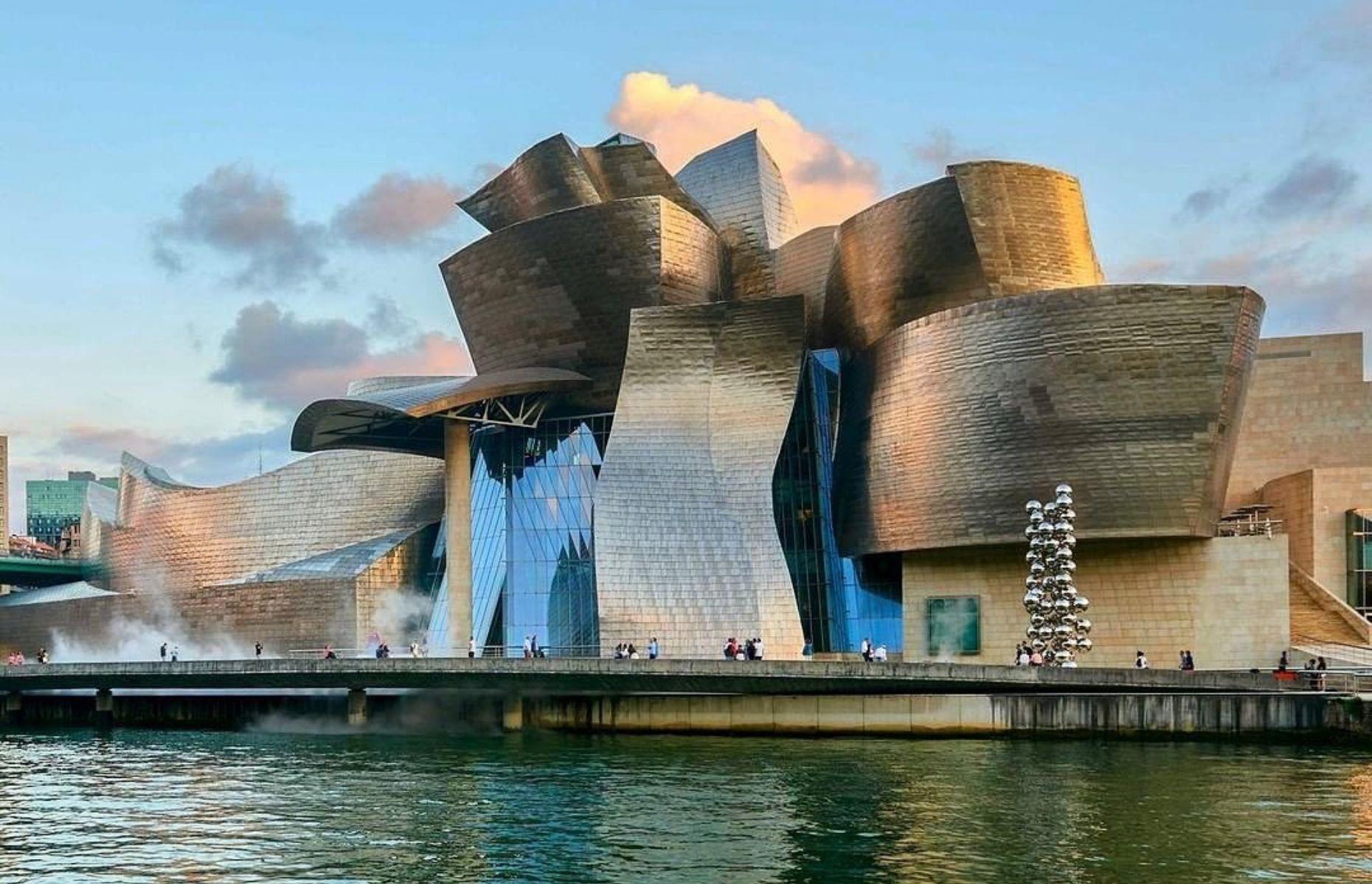 Landmark buildings that are also restaurants