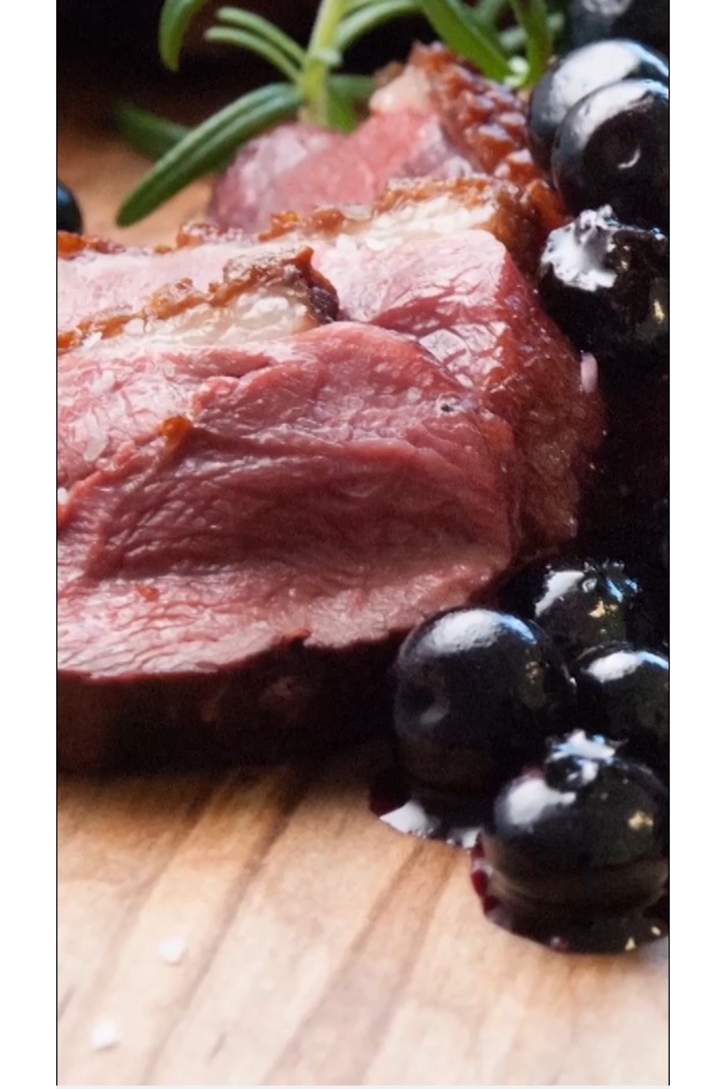 Pikante Blaubeersoße für Hähnchen und Schweinefleisch