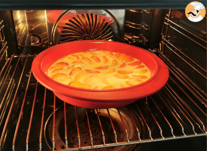 Einfache aprikosen-clafoutis