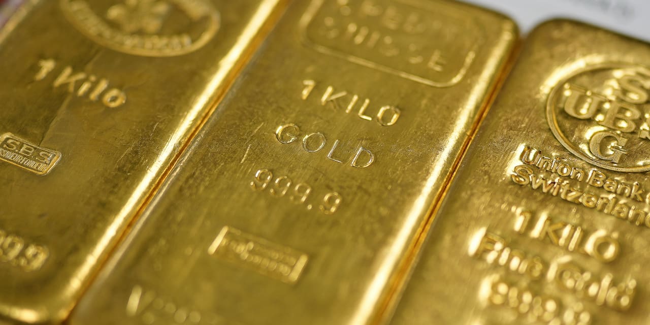 Gold prices could hit 3,000 per ounce in 2025, Goldman Sachs says