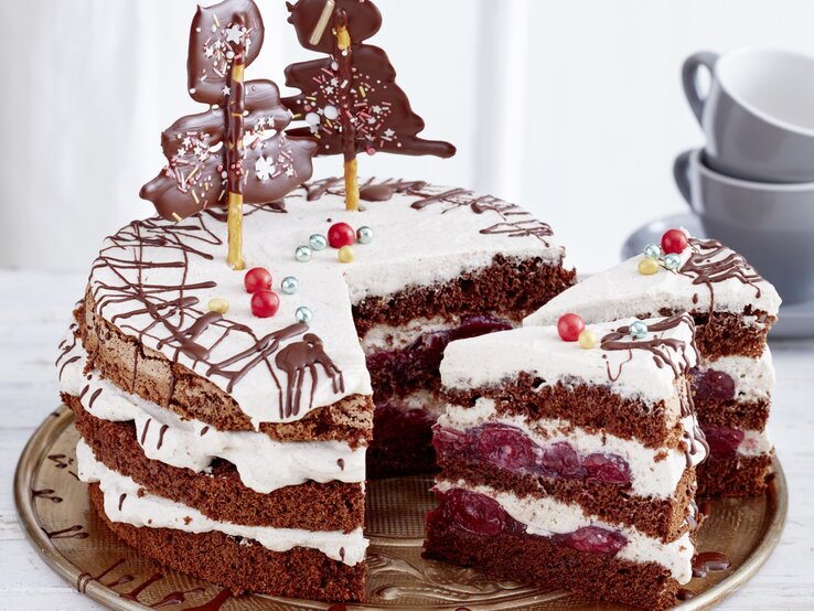 Schwarzwälder Glühwein-Kirschtorte: Perfekt fürs Weihnachtsfest!