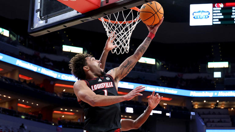 Louisville slugs its way to 76-61 win over Winthrop