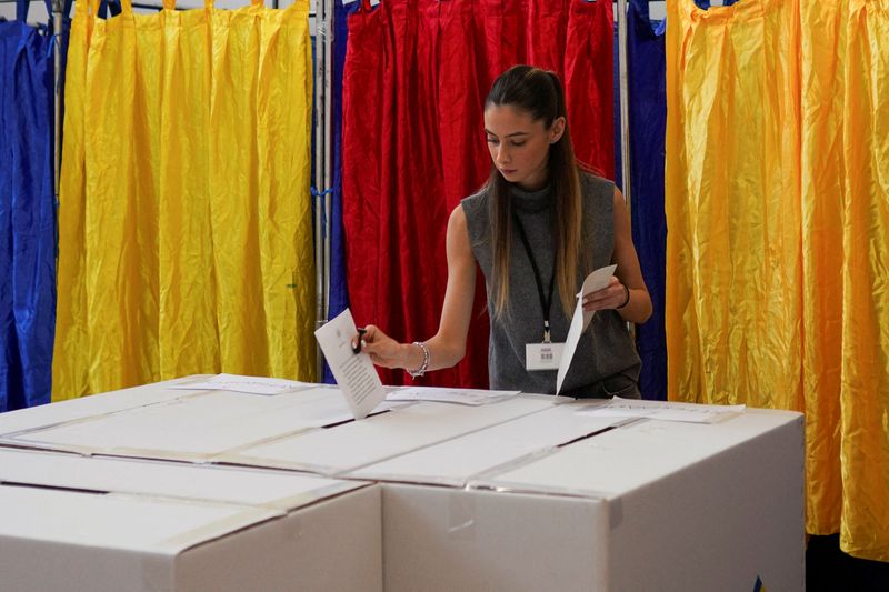 Romanians Vote In Presidential Election Focused On High Living Costs ...