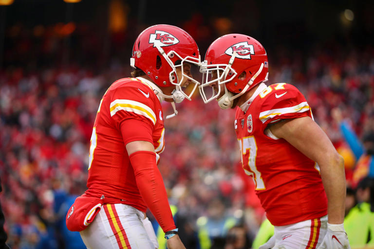 Chiefs vs panthers patrick mahomes travis kelce arrrive in style at
