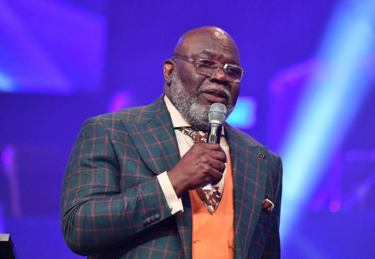 T.D. Jakes experiences ‘health incident’ during Sunday service