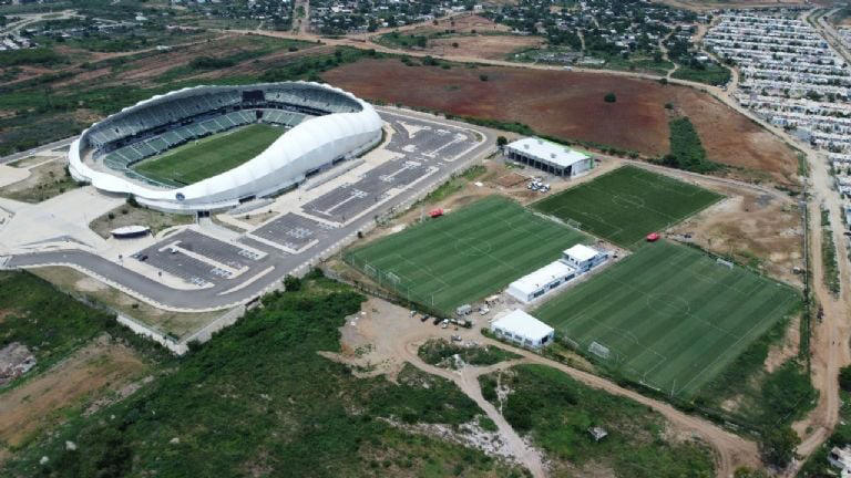 Las tres canchas de Salinas Pliego construidas con recursos públicos. Foto: Eduardo Miranda