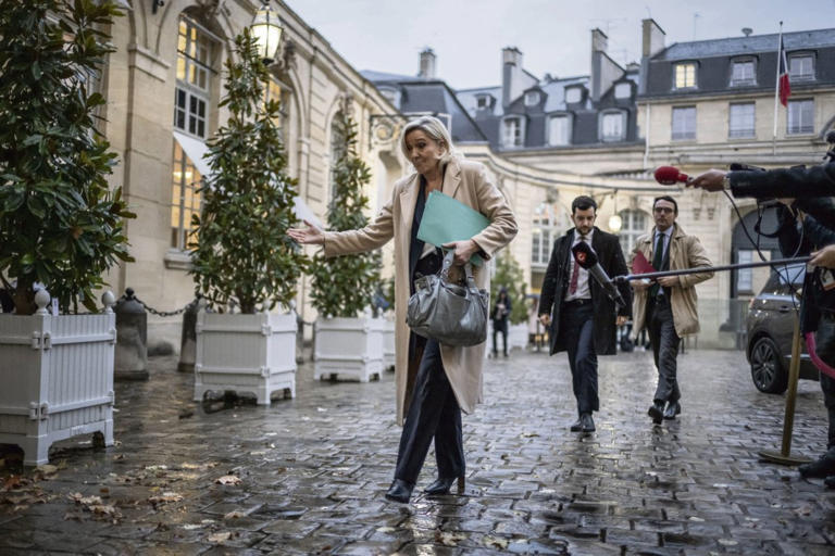 Budget : face à la menace de la censure, Michel Barnier ménage Marine Le Pen