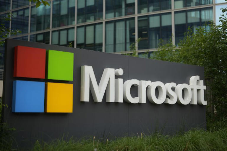 Microsoft seeing some recovery after outage impacts outlook more