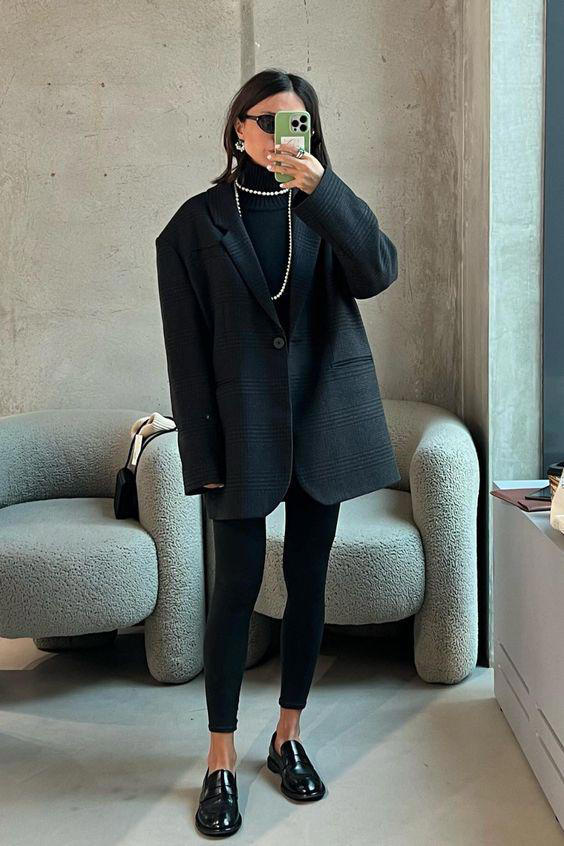 25+ Black Leggings Outfits for The Fall & Winter Season