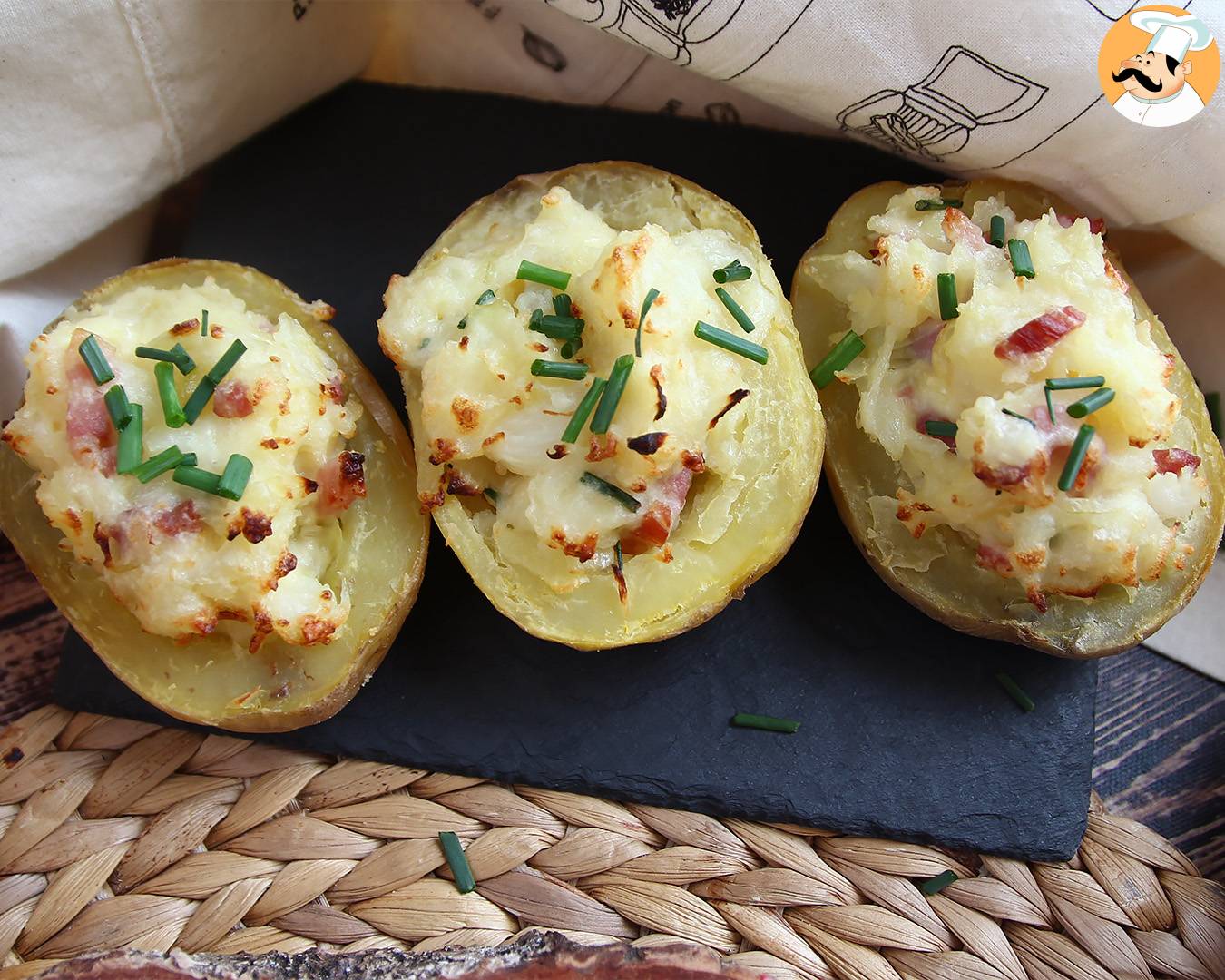 Ofenkartoffeln gefüllt mit speck und käse