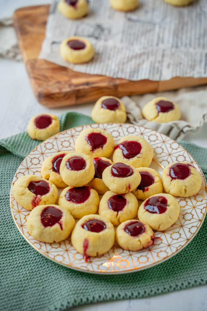 Husarenkrapfen - einfache Mandel-Plätzchen mit Marmelade