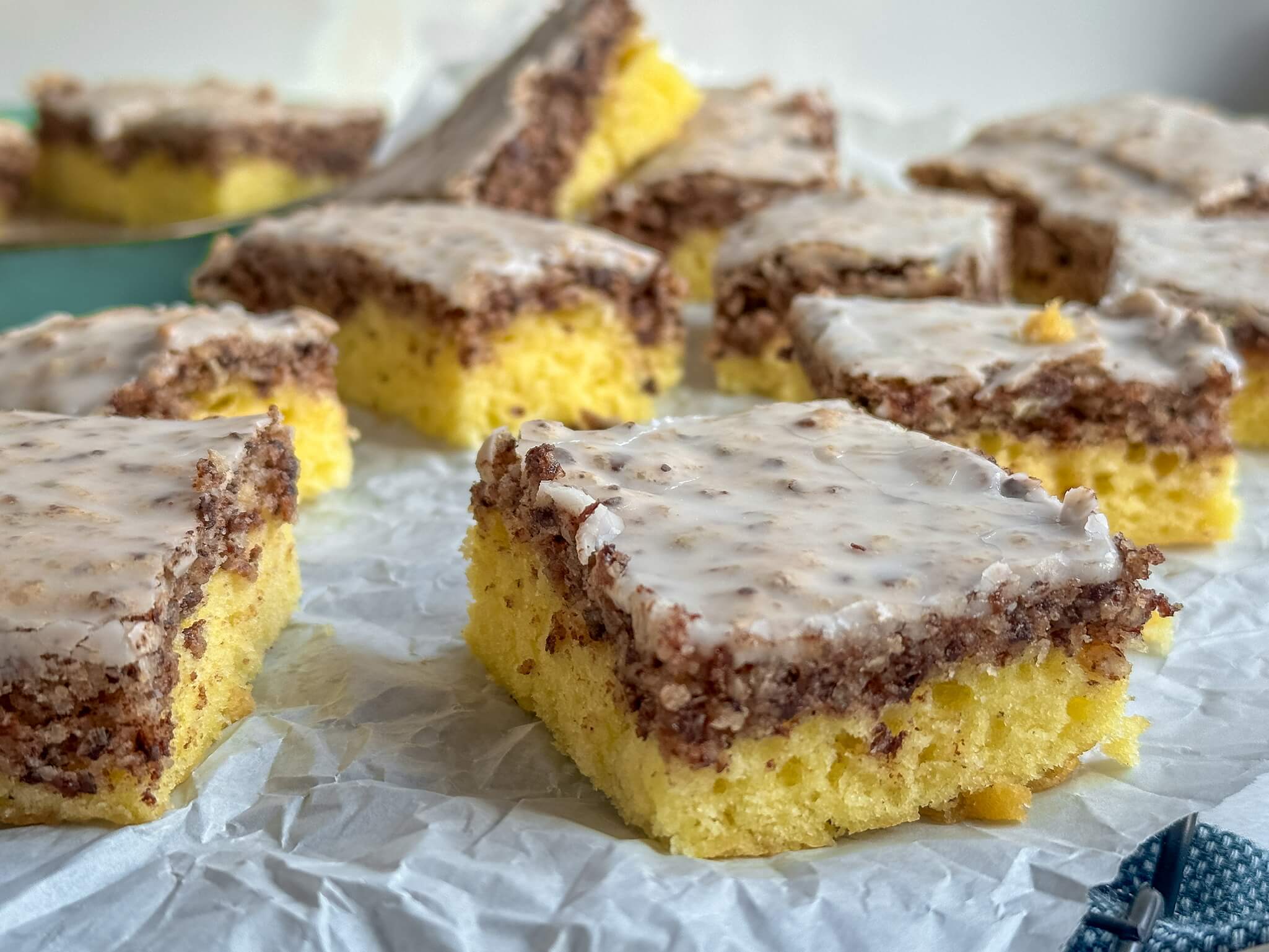 Nussschnitten - Omas fluffiger Nusskuchen - einfach, schnell und lecker