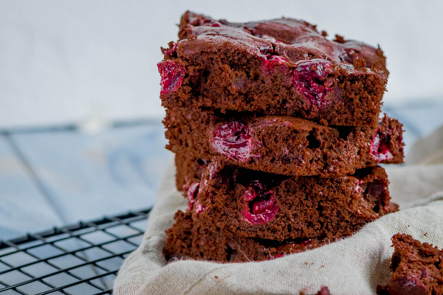 Schoko-Kirschkuchen vom Blech – super saftig &amp; einfach gebacken