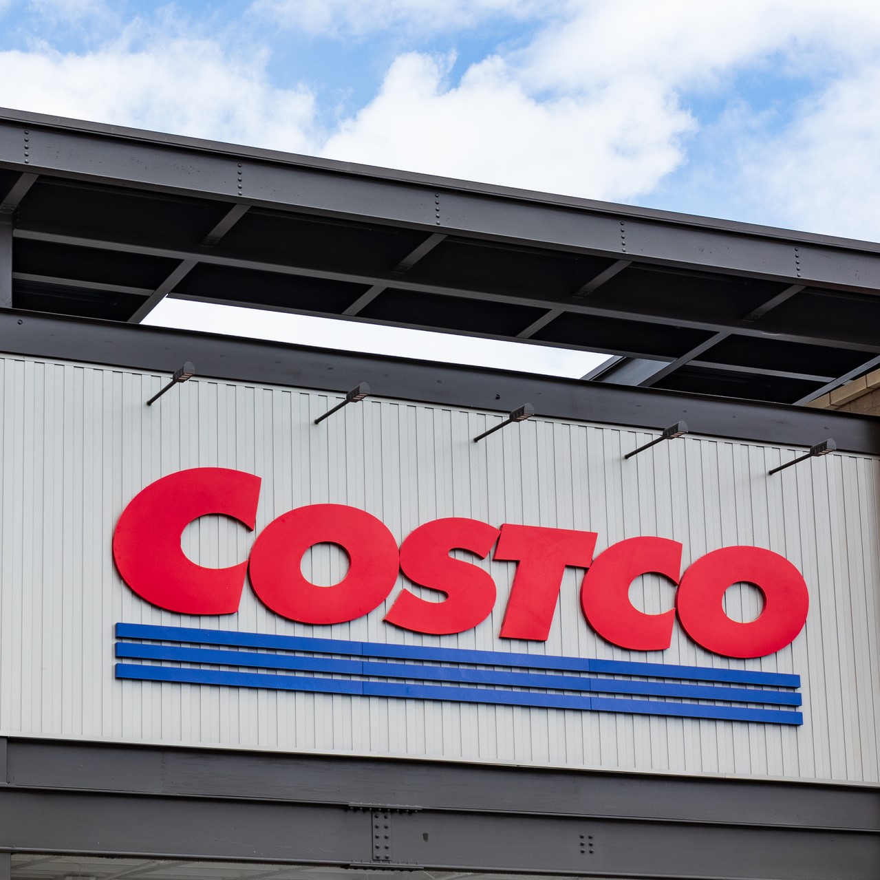 Which Stores Offer Price-Matching During the Holidays?