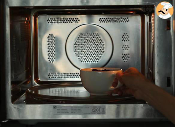 Passo 3 - Bolo de caneca de chocolate em 1 minuto