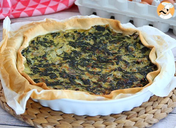 Torte mit mangold und geriebenem käse