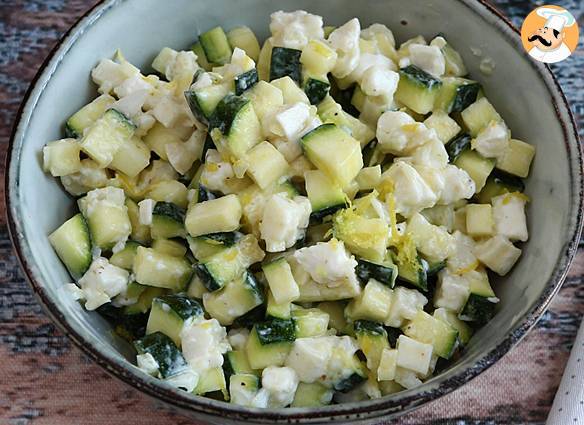 Zucchini, ziegenkäse und zitronensalat