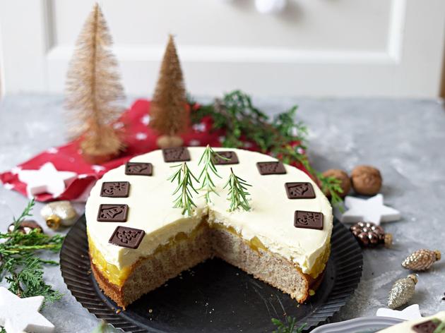 Zimtzauber: Weihnachtstorte mit Zebraboden und Apfelfüllung