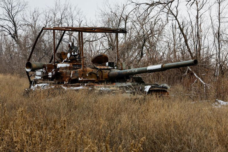 Tanque destruído na região ucraniana de Donetsk, controlada pela Rússia 25/11/2024  REUTERS/Alexander Ermochenko