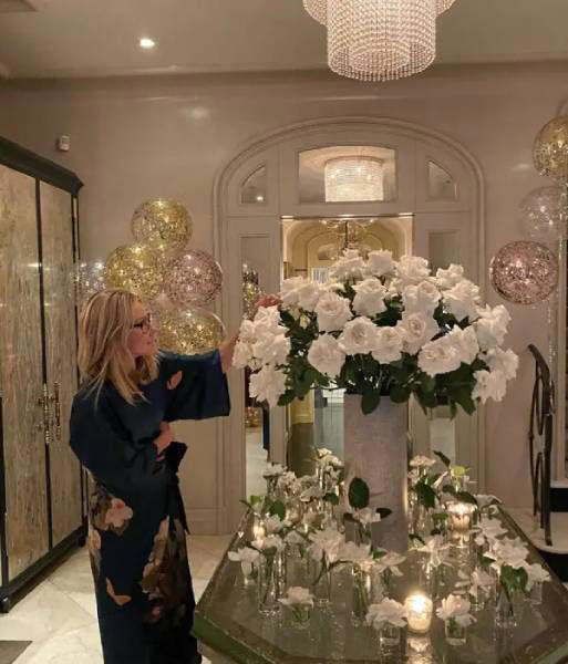 A look inside Kelly incredible foyer at her home in NYC