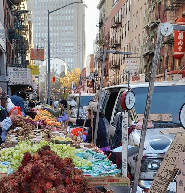 L’ambulante bengalese che ha venduto la banana (di Cattelan) per 25 cent: «Come si fa a pagarla 6 milioni»?