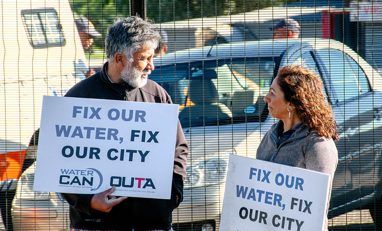Furious Residents Confront Joburg Mayor Over Ongoing Water Cuts During Protests - qkjih3u