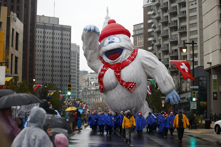 Philadelphia’s 105th Thanksgiving Day parade left folks wet but delighted