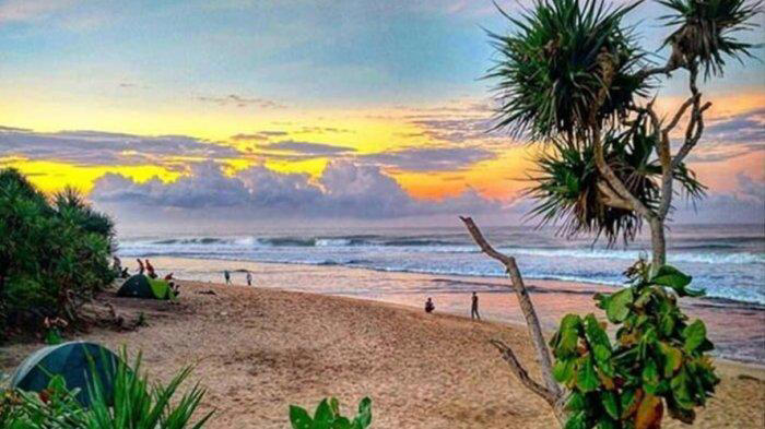 Sunrise di Pantai Watu Kodok (Visiting Jogja)