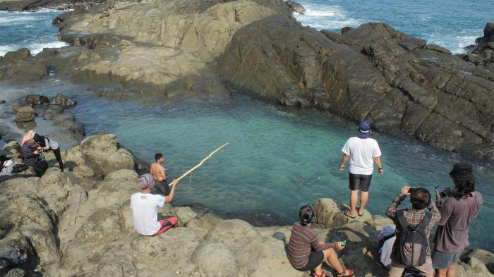 Batuan andesit di Laguna Wediombo (tribunjogja/hamimthohari)