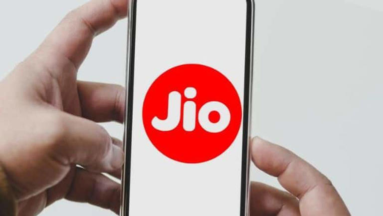 Jio Rs 899 recharge plan: Get 200GB data, unlimited calls & other benefits;  CHECK details