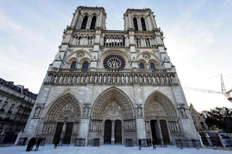 La façade de Notre-Dame, peu avant la visite du président de la République.