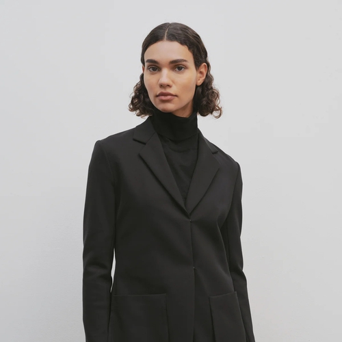 Fesyen Blazer Oversized Untuk Gaya Santai Tapi Chic