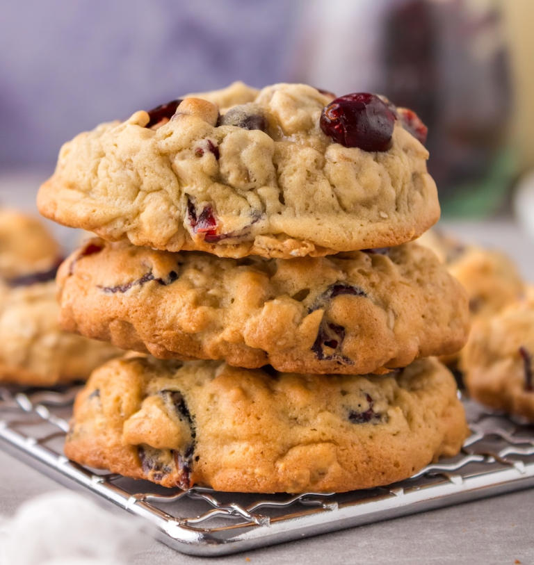 Bake These Cranberry Oatmeal Cookies for a Taste of Fall