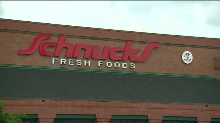 schnucks independence day holiday hours